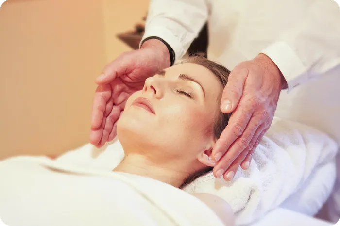 A practitioner offering a private one-on-one Reiki session